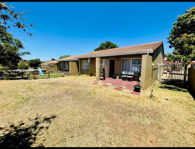 3 BEDROOM TOWNHOUSE FOR SALE IN WINCHESTER HILLS